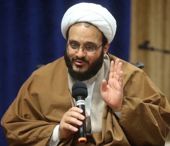 مکارم شیرازی: تشییع رهبر شهید، قدرت واقعی امت شیعه را به نمایش گذاشت
