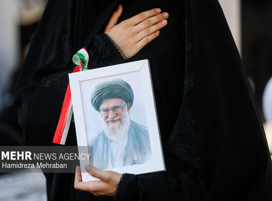 نماز شب اول قبر چگونه خوانده می‌شود؟ زمان اقامه نماز رهبر شهید