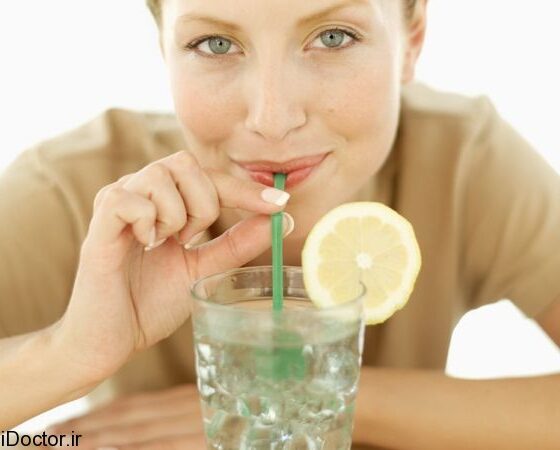 نوشیدن آب یخ در تابستان خطرناک است؟/ طب ایرانی درباره نحوه نوشیدن آب یخ