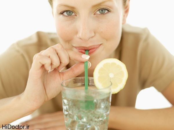 نوشیدن آب یخ در تابستان خطرناک است؟/ طب ایرانی درباره نحوه نوشیدن آب یخ