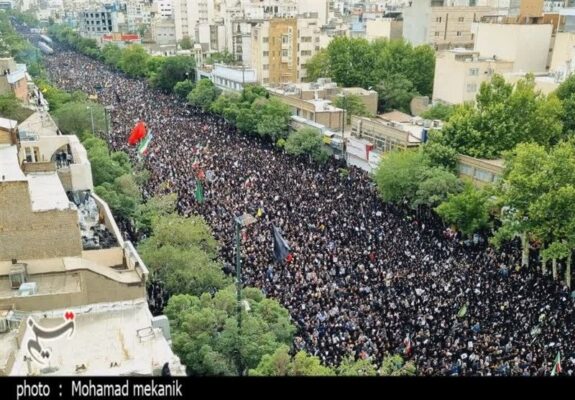 واقعه نگاری از پایانِ یک روایت؛ شهری که فرزندش را تا آسمان بدرقه کرد واقعه نگاری از پایانِ یک روایت؛ شهری که فرزندش را تا آسمان بدرقه کرد