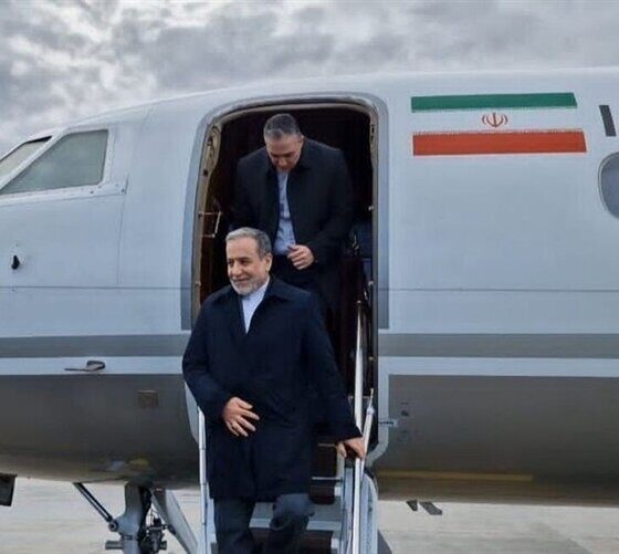 وزیر امور خارجه به تهران بازگشت