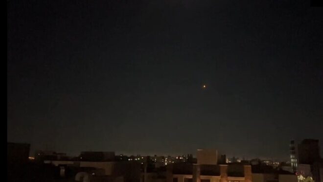 پدافند تهران فعال شد/ گزارشهای تاییدنشده از انفجار در پارچین و پاکدشت پدافند تهران فعال شد/ گزارشهای تاییدنشده از انفجار در پارچین و پاکدشت