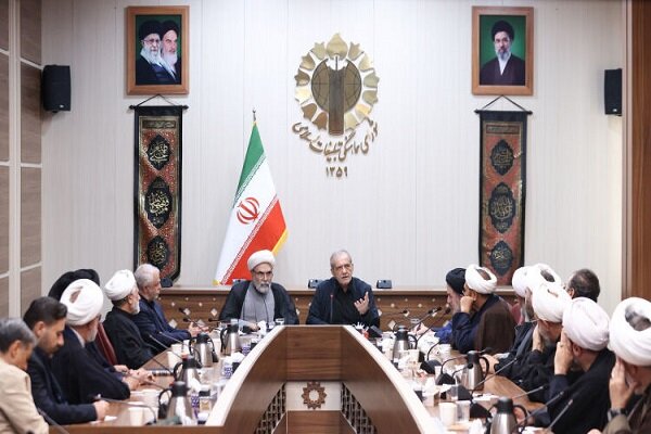 پزشکیان: اگر رهبری دستور میدادند مذاکره نشود قطعاً اطاعت میکردیم پزشکیان: اگر رهبری دستور میدادند مذاکره نشود قطعاً اطاعت میکردیم