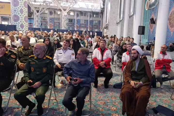 خادمان تجمعات مردمی کرج تجلیل شدند خادمان تجمعات مردمی کرج پای کار ایران تجلیل شدند