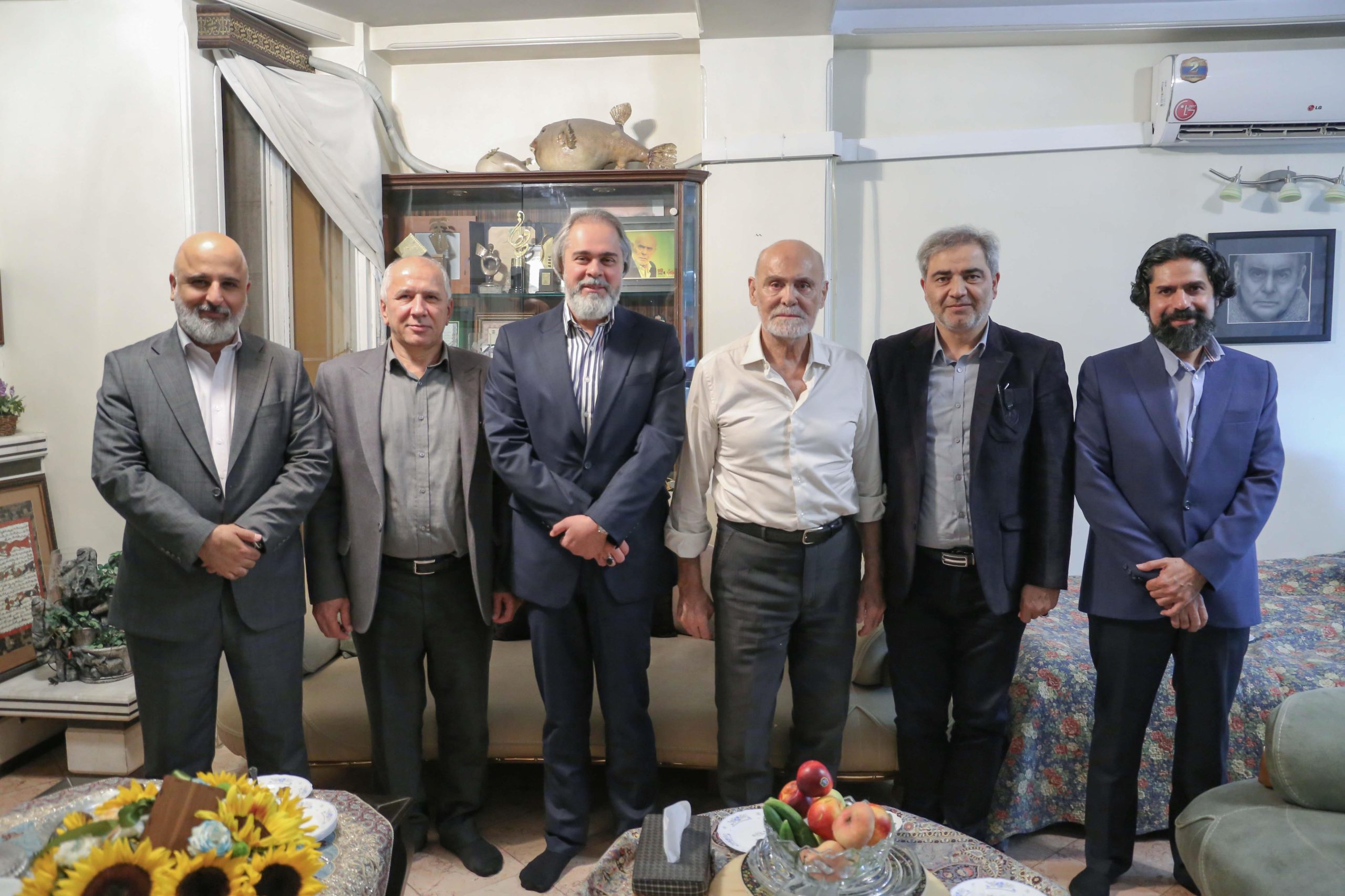 همراه با جمشید هاشمپور؛ مردی از جنس خاطره در ایام روز سینما / عکس سازمان